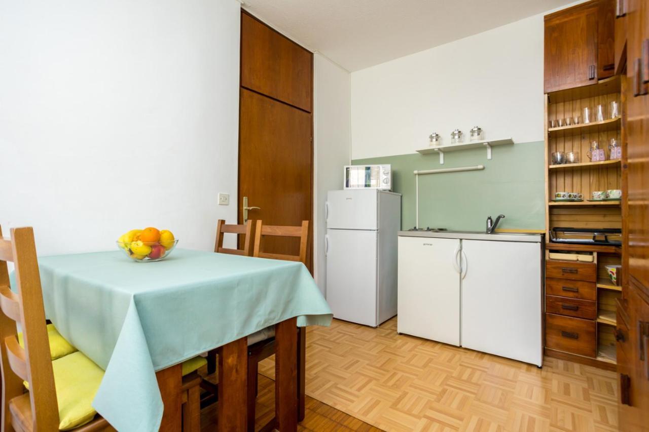 Apartment Jakovac By El-Pi Tours Njivice Eksteriør bilde