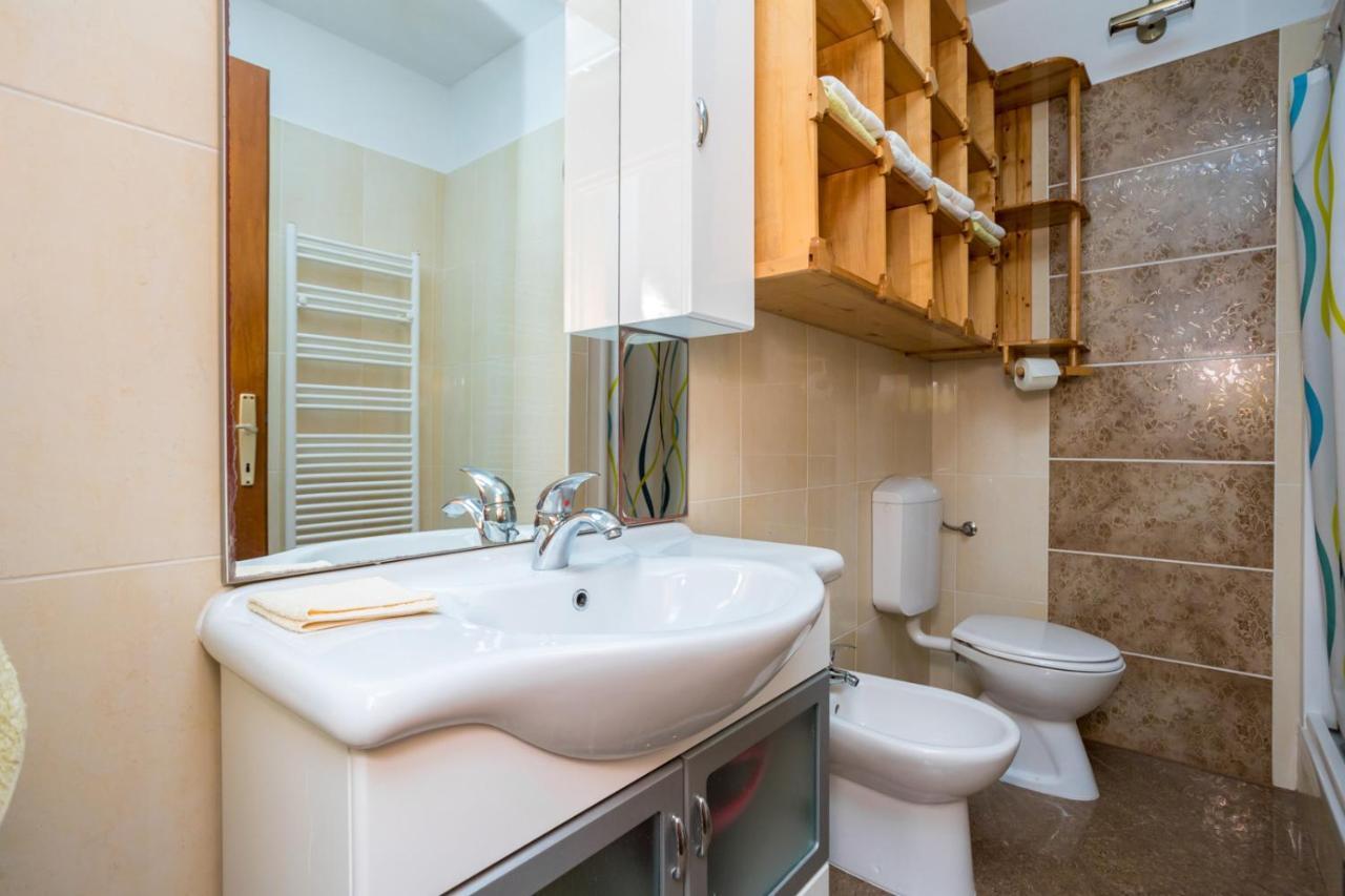 Apartment Jakovac By El-Pi Tours Njivice Eksteriør bilde