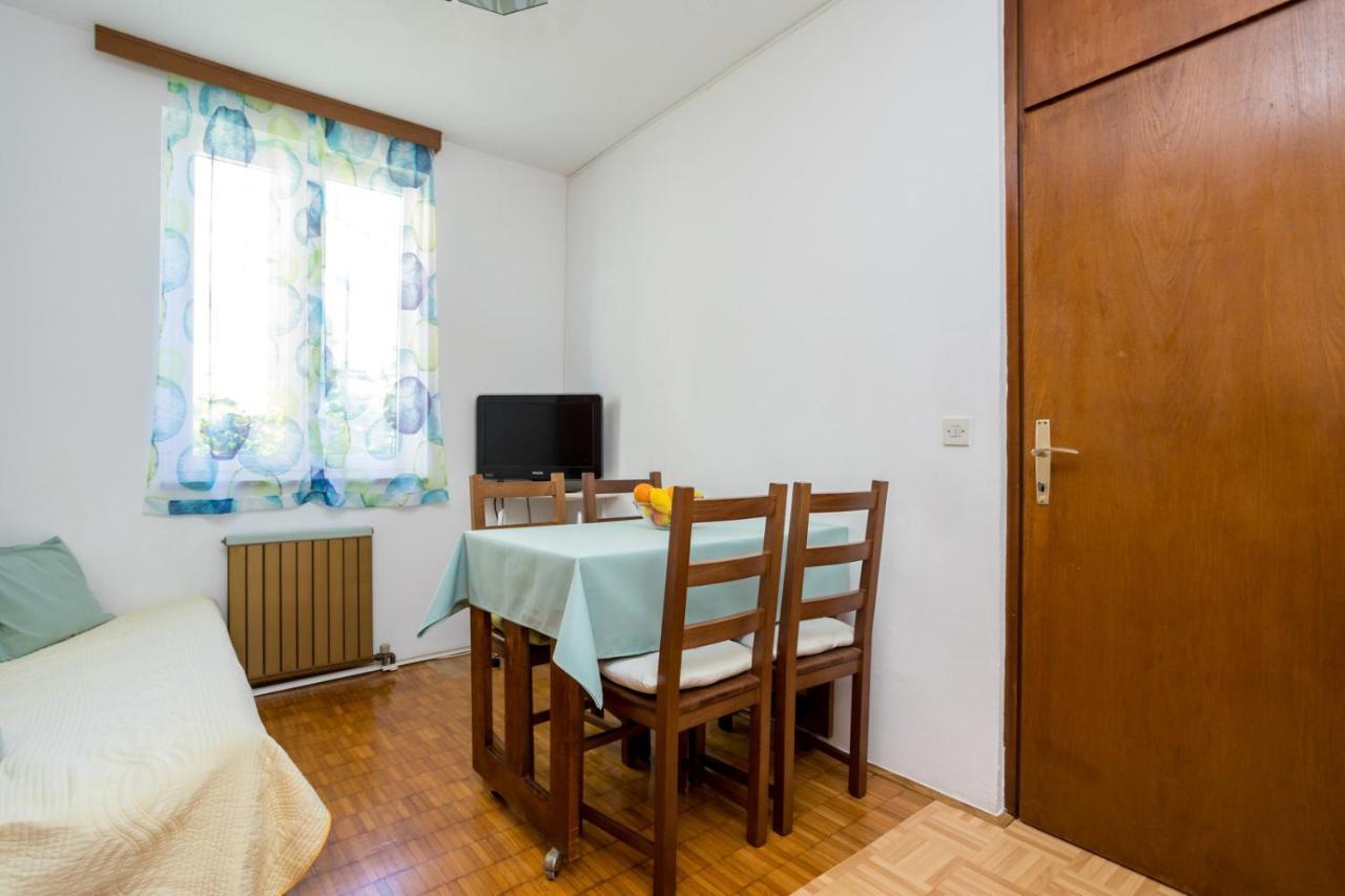 Apartment Jakovac By El-Pi Tours Njivice Eksteriør bilde