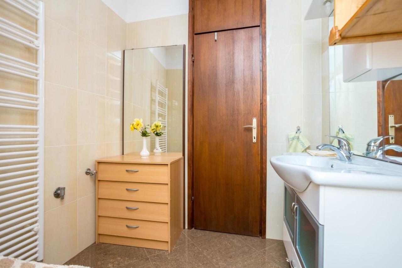 Apartment Jakovac By El-Pi Tours Njivice Eksteriør bilde