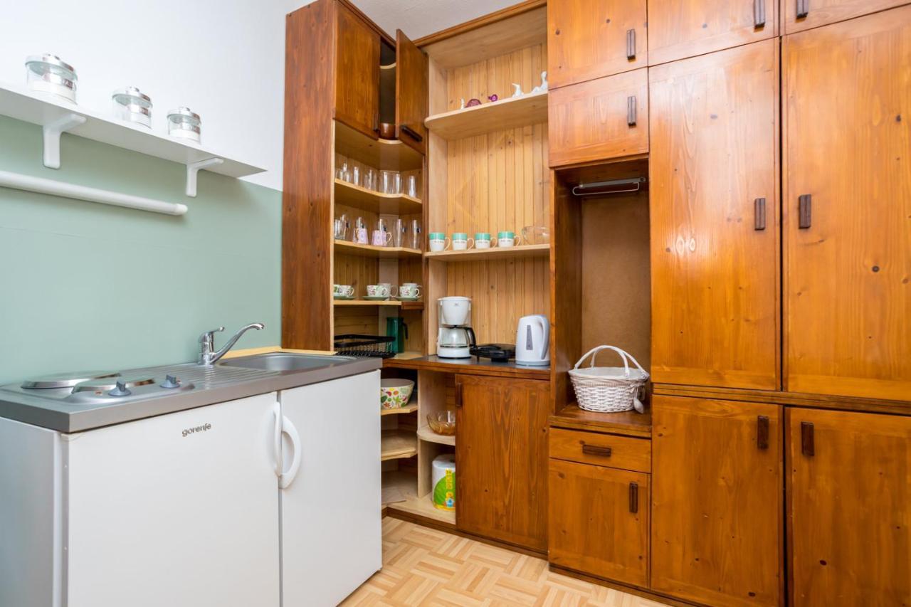 Apartment Jakovac By El-Pi Tours Njivice Eksteriør bilde