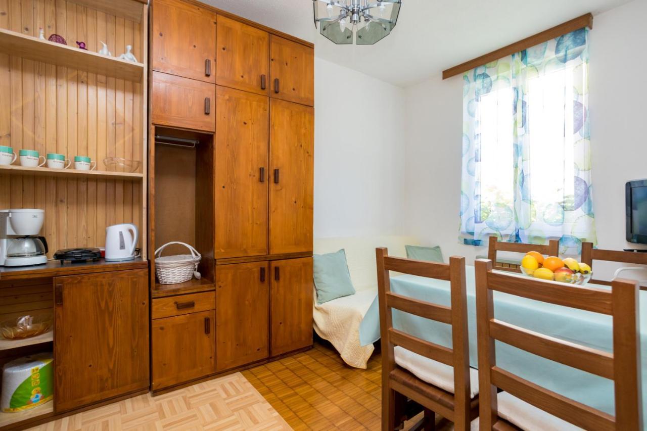 Apartment Jakovac By El-Pi Tours Njivice Eksteriør bilde