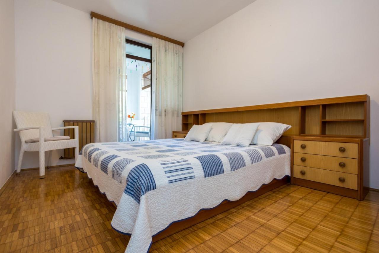 Apartment Jakovac By El-Pi Tours Njivice Eksteriør bilde