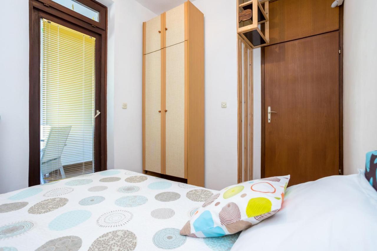 Apartment Jakovac By El-Pi Tours Njivice Eksteriør bilde
