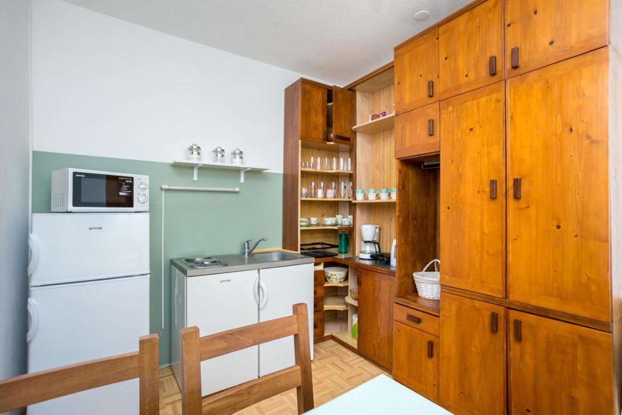 Apartment Jakovac By El-Pi Tours Njivice Eksteriør bilde